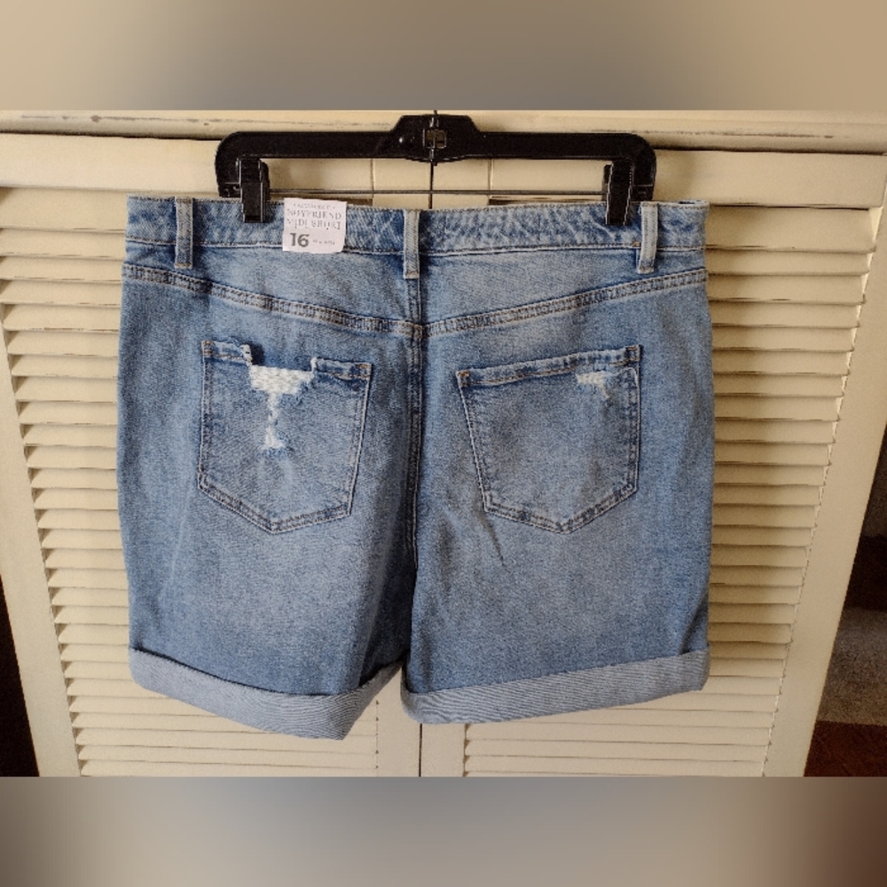 Lane Bryant Boyfriend Midi Light Blue Distressed Cuffed Denim Shorts NWT - Picture 3 of 4
